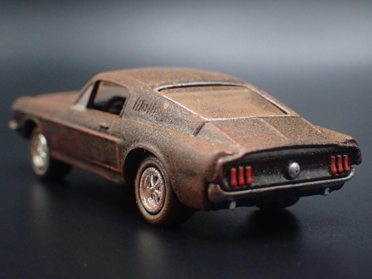 1968 FORD MUSTANG FASTBACK CUSTOM BARN FIND 1:64 SCALE DIECAST MODEL CAR