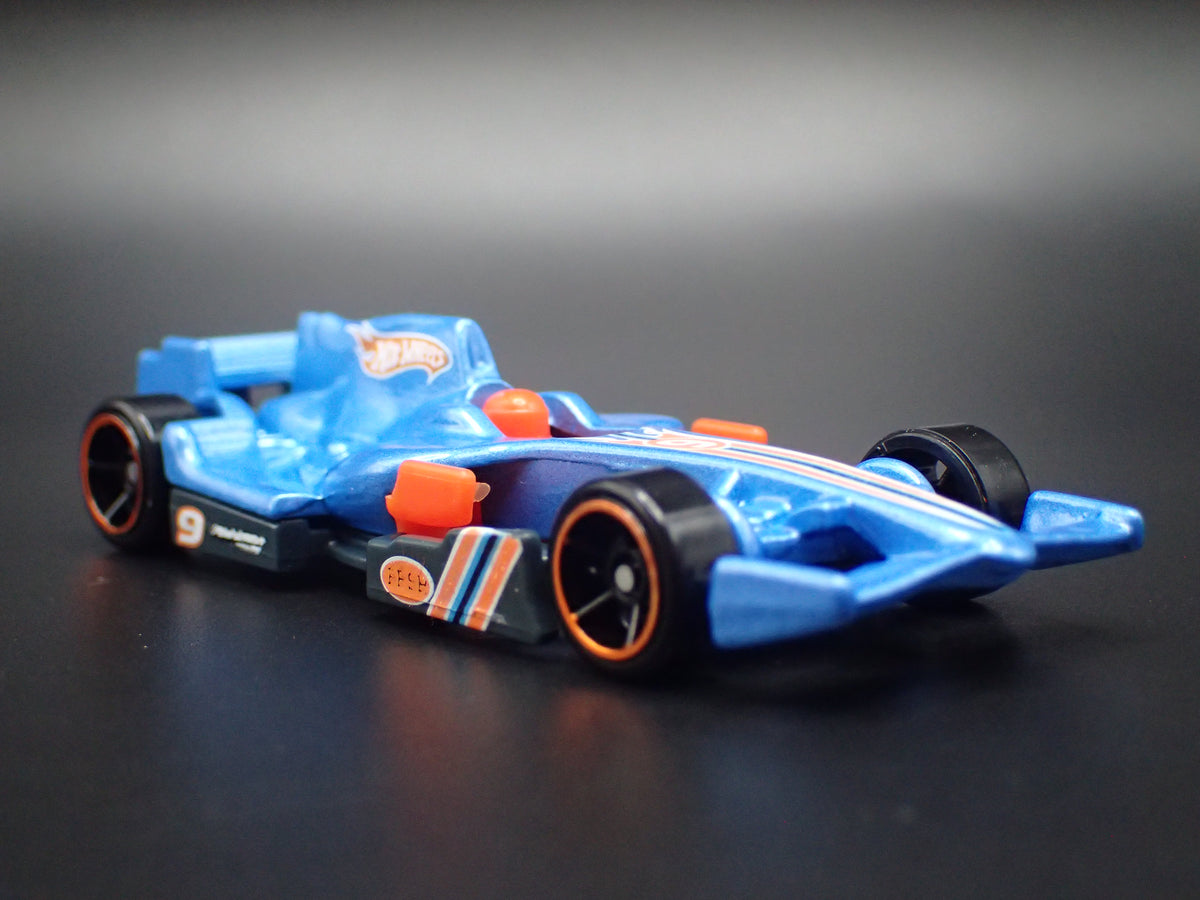F1 RACER BLUE 1:64 SCALE COLLECTIBLE DIORAMA DIECAST MODEL CAR