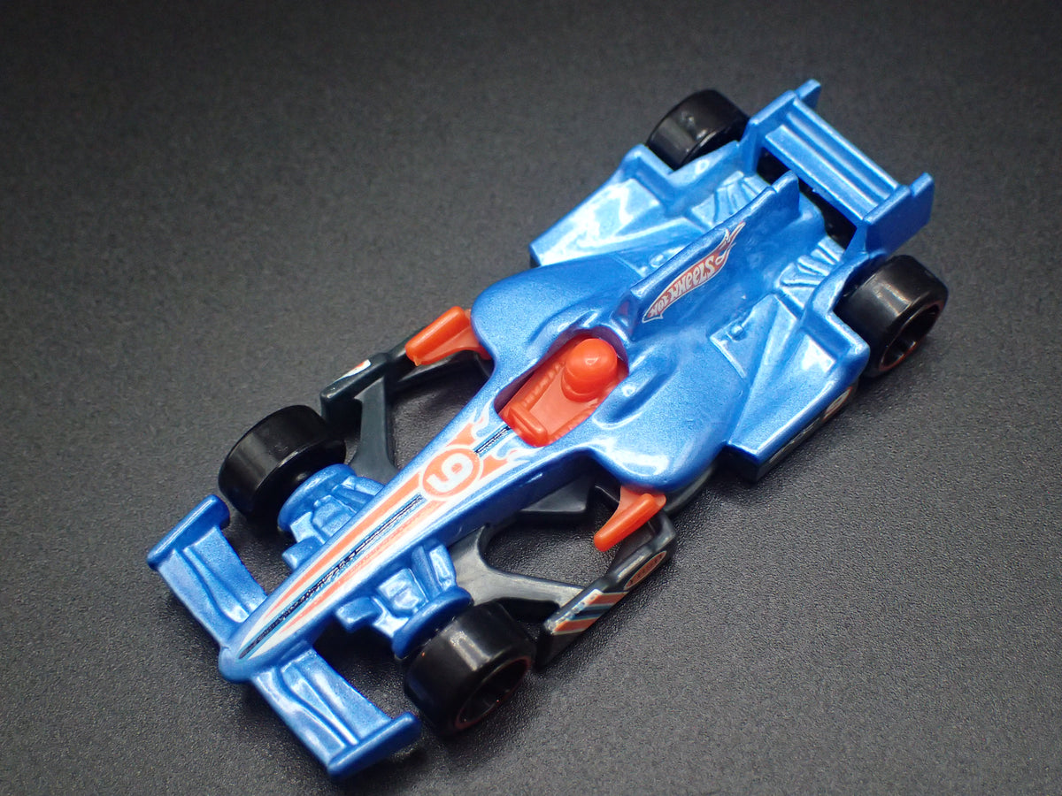 F1 RACER BLUE 1:64 SCALE COLLECTIBLE DIORAMA DIECAST MODEL CAR