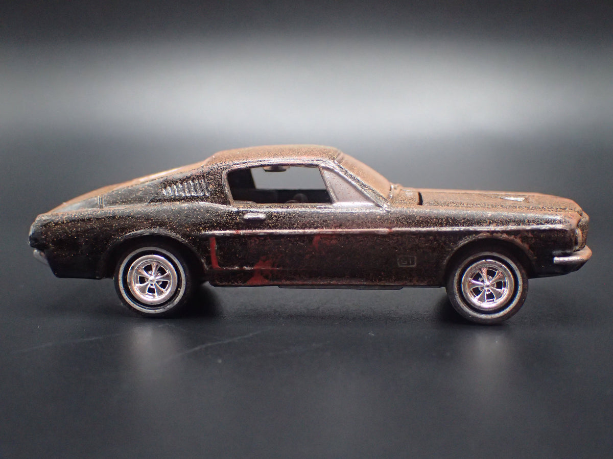 1968 FORD MUSTANG FASTBACK CUSTOM BARN FIND 1:64 SCALE DIECAST MODEL CAR