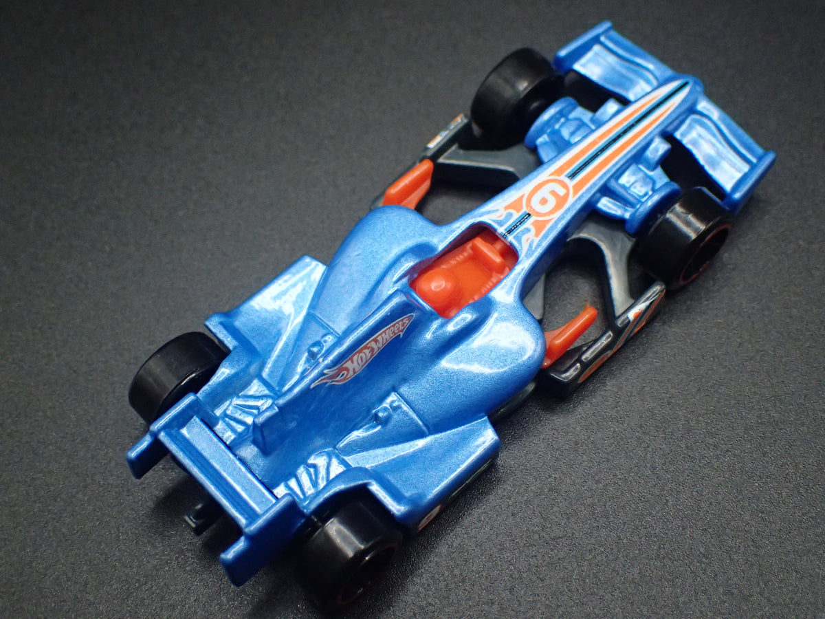 F1 RACER BLUE 1:64 SCALE COLLECTIBLE DIORAMA DIECAST MODEL CAR