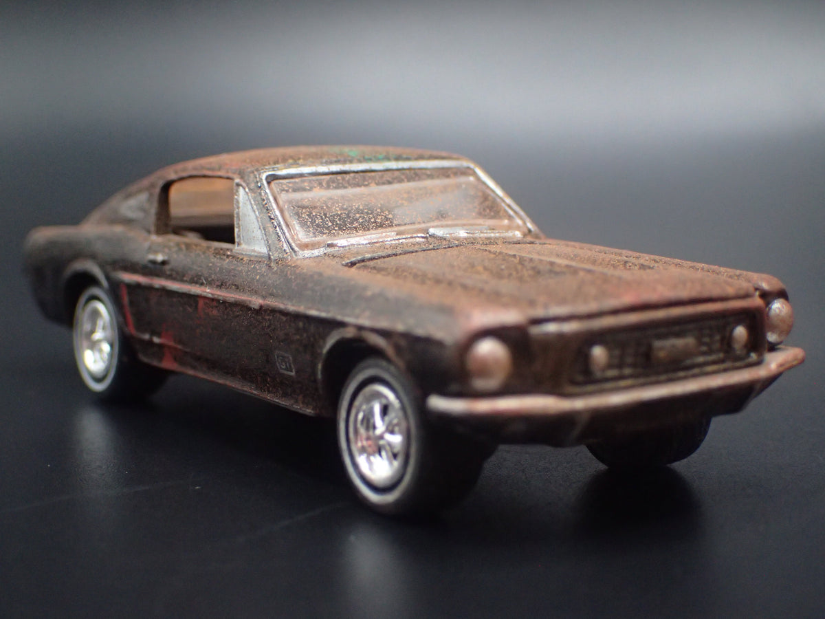 1968 FORD MUSTANG FASTBACK CUSTOM BARN FIND 1:64 SCALE DIECAST MODEL CAR