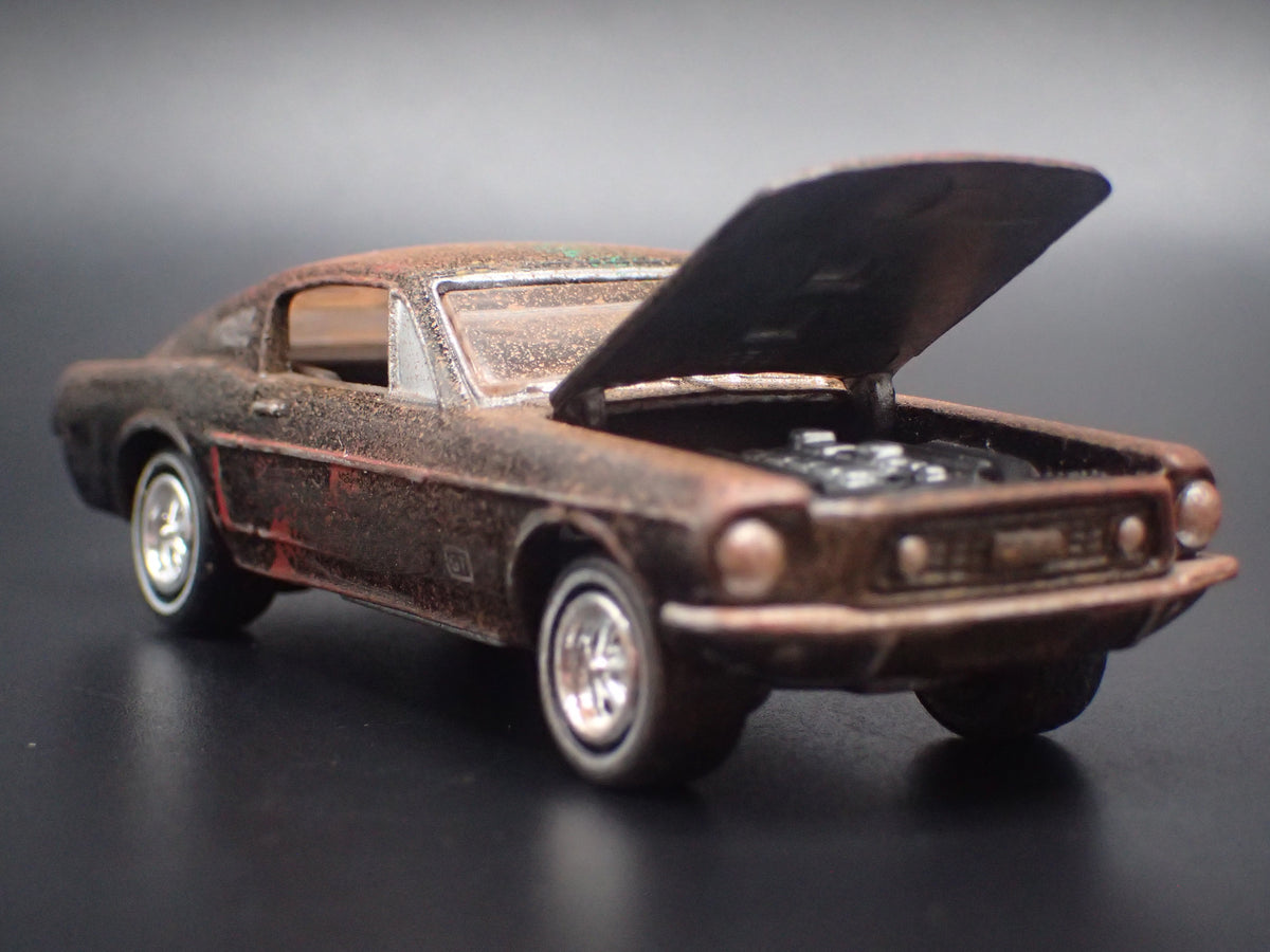 1968 FORD MUSTANG FASTBACK CUSTOM BARN FIND 1:64 SCALE DIECAST MODEL CAR