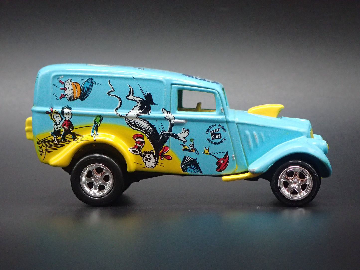 1933 33 WILLYS PANEL DELIVERY VAN CAT IN THE HAT 1:64 SCALE DIORAMA DIECAST MODEL CAR