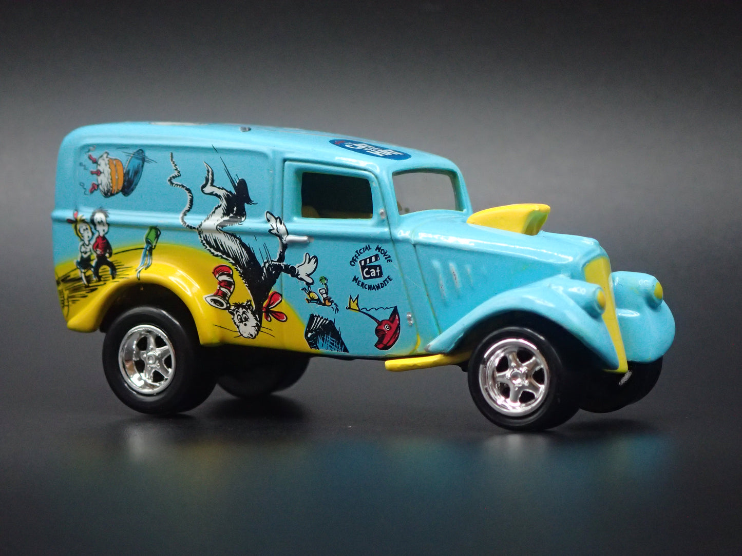1933 33 WILLYS PANEL DELIVERY VAN CAT IN THE HAT 1:64 SCALE DIORAMA DIECAST MODEL CAR