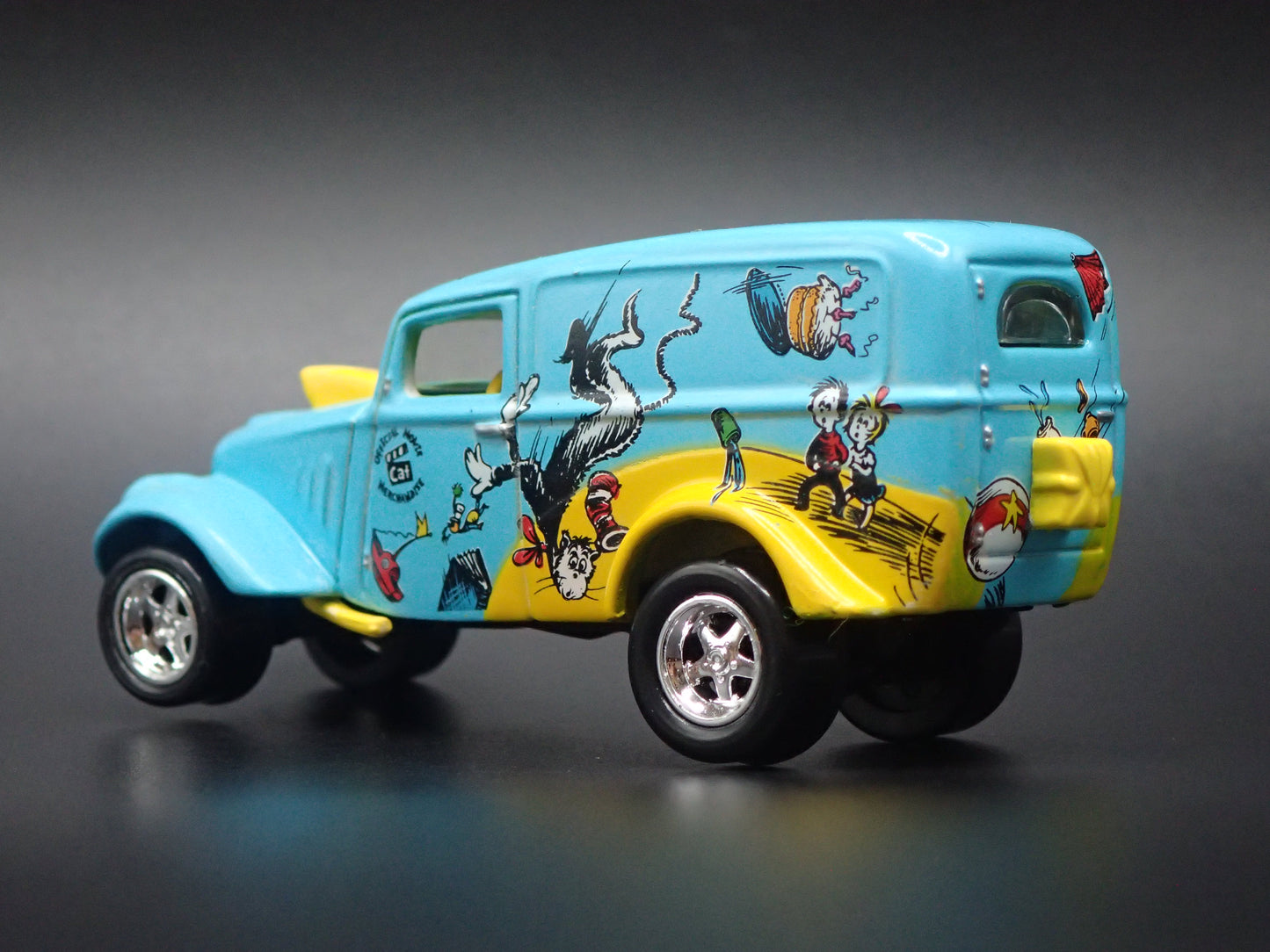 1933 33 WILLYS PANEL DELIVERY VAN CAT IN THE HAT 1:64 SCALE DIORAMA DIECAST MODEL CAR
