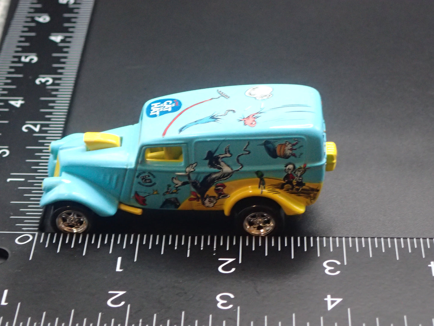 1933 33 WILLYS PANEL DELIVERY VAN CAT IN THE HAT 1:64 SCALE DIORAMA DIECAST MODEL CAR