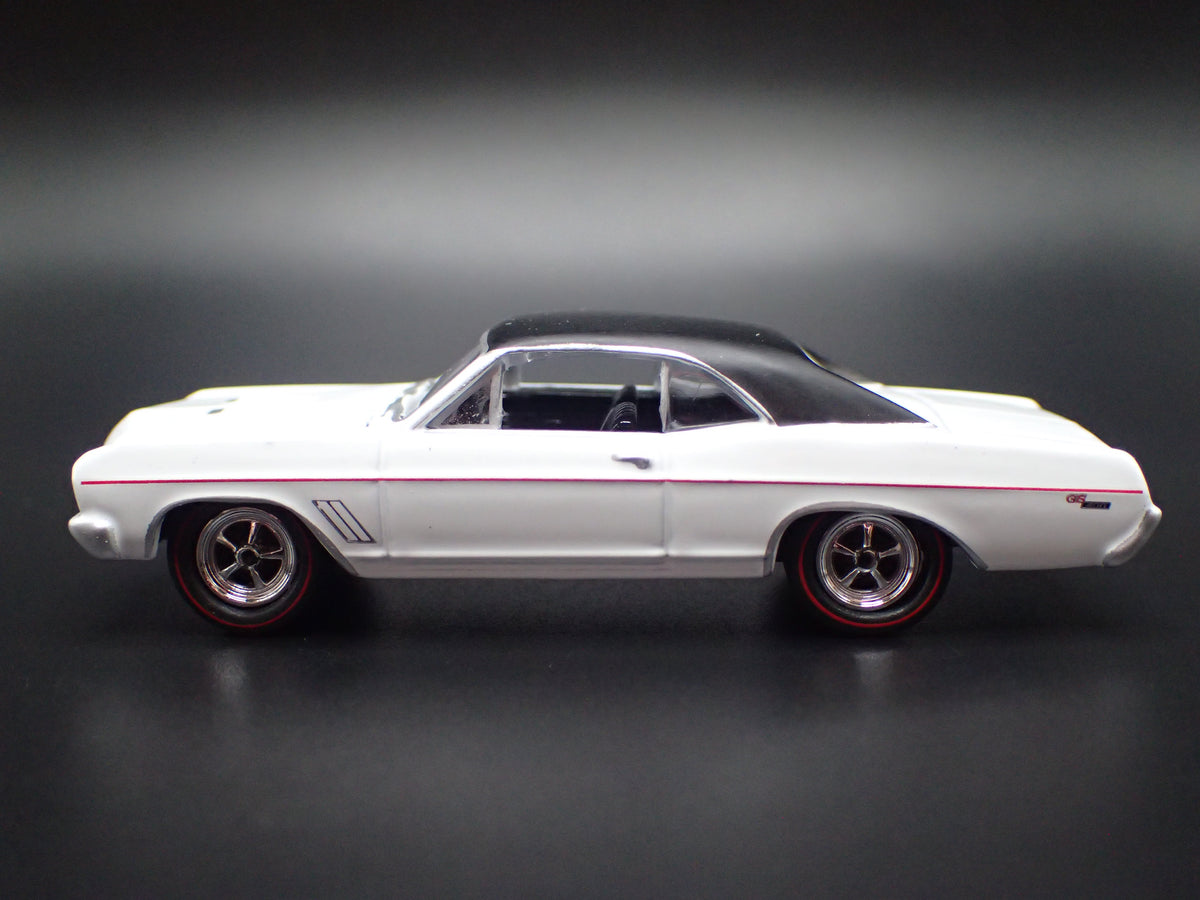 1967 67 BUICK GS 400 WHITE 1:64 SCALE COLLECTIBLE DIORAMA DIECAST MODEL CAR