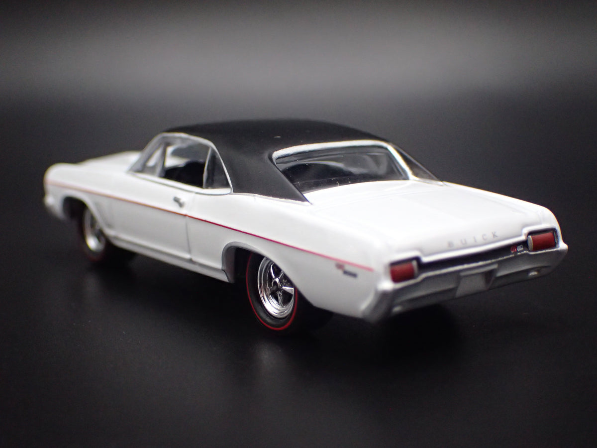 1967 67 BUICK GS 400 WHITE 1:64 SCALE COLLECTIBLE DIORAMA DIECAST MODEL CAR