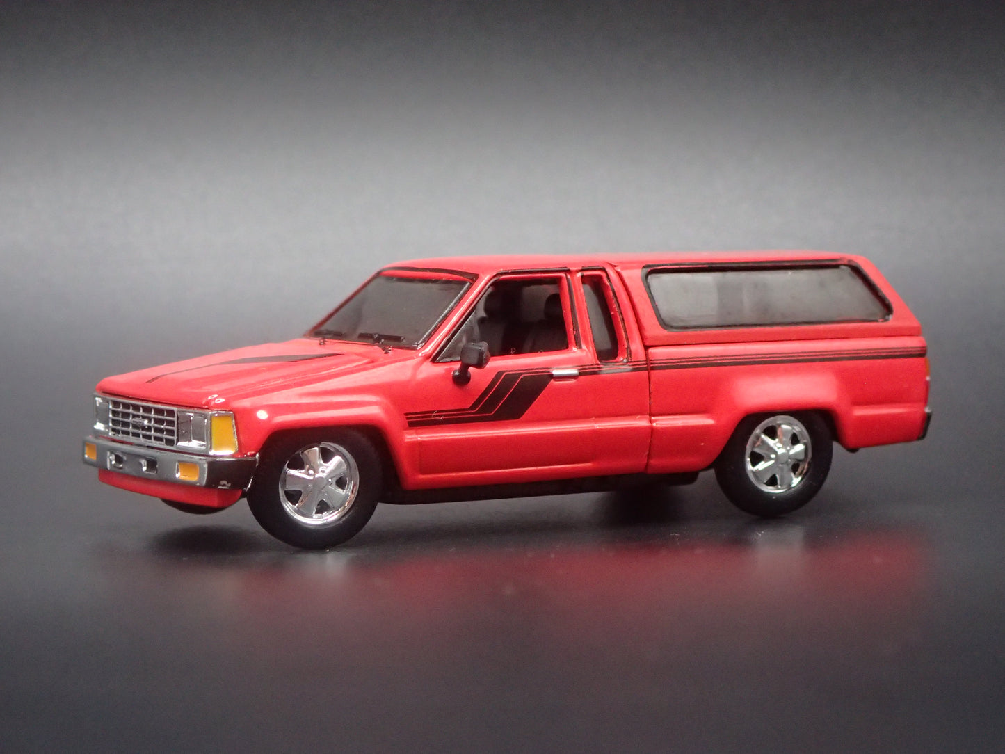 1984-1988 TOYOTA PICKUP TRUCK MINI TRUCK 1/64 SCALE COLLECTIBLE DIECAST MODEL CAR