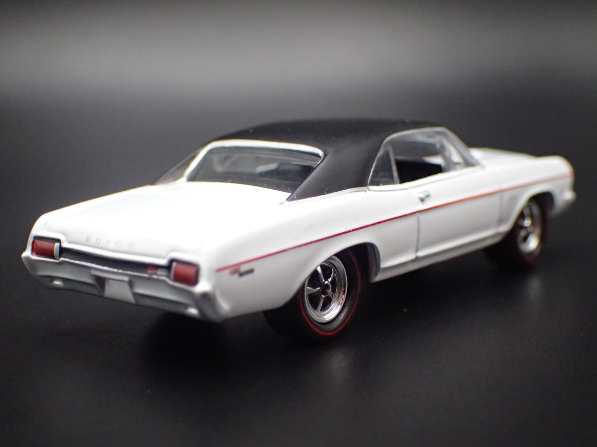 1967 67 BUICK GS 400 WHITE 1:64 SCALE COLLECTIBLE DIORAMA DIECAST MODEL CAR