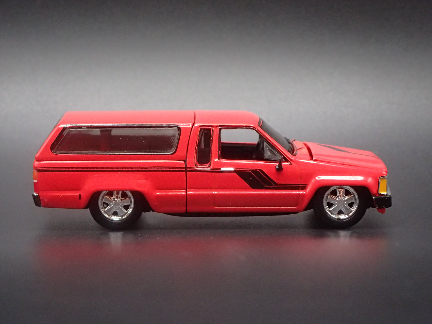1984-1988 TOYOTA PICKUP TRUCK MINI TRUCK 1/64 SCALE COLLECTIBLE DIECAST MODEL CAR