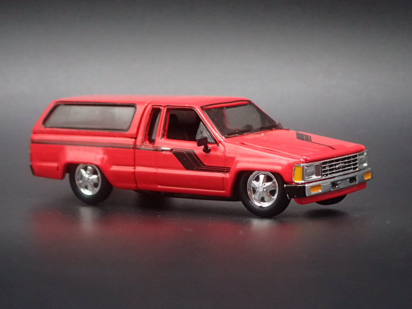 1984-1988 TOYOTA PICKUP TRUCK MINI TRUCK 1/64 SCALE COLLECTIBLE DIECAST MODEL CAR