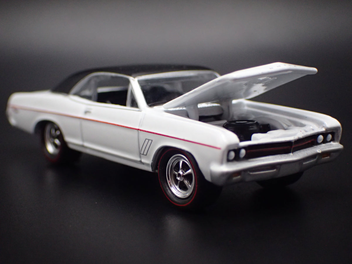 1967 67 BUICK GS 400 WHITE 1:64 SCALE COLLECTIBLE DIORAMA DIECAST MODEL CAR
