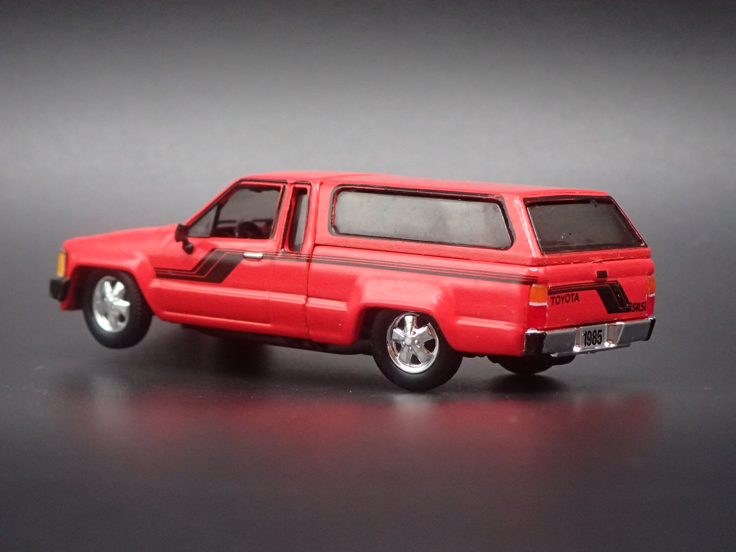 1984-1988 TOYOTA PICKUP TRUCK MINI TRUCK 1/64 SCALE COLLECTIBLE DIECAST MODEL CAR