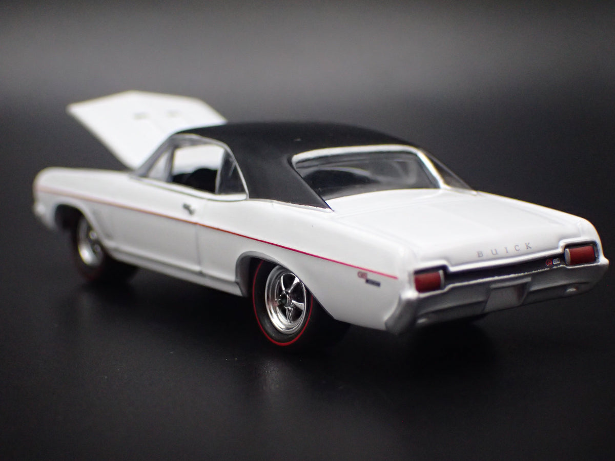 1967 67 BUICK GS 400 WHITE 1:64 SCALE COLLECTIBLE DIORAMA DIECAST MODEL CAR