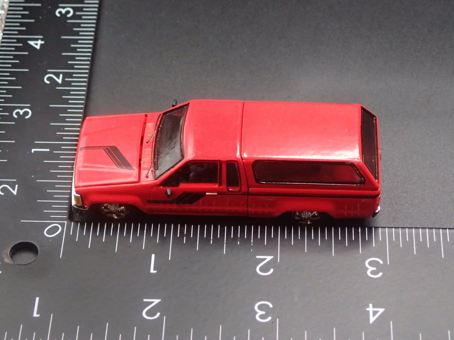 1984-1988 TOYOTA PICKUP TRUCK MINI TRUCK 1/64 SCALE COLLECTIBLE DIECAST MODEL CAR