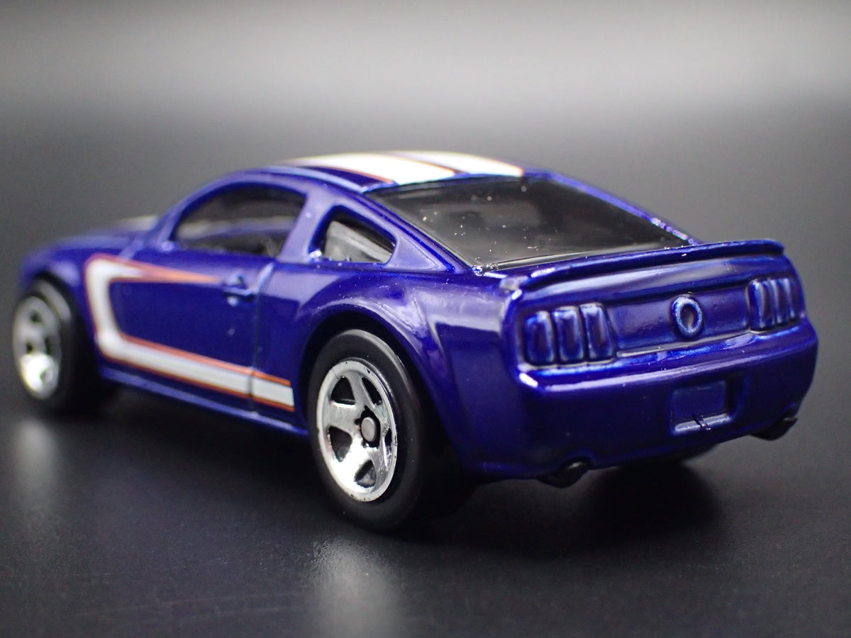 2005- 2009 FORD MUSTANG GT BLUE RARE 1:64 SCALE COLLECTIBLE DIECAST MODEL CAR