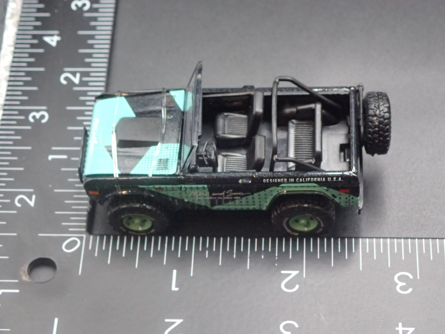 1966 66 FORD BRONCO 4X4 MAUI & SONS 1:64 SCALE DIORAMA DIECAST MODEL CAR
