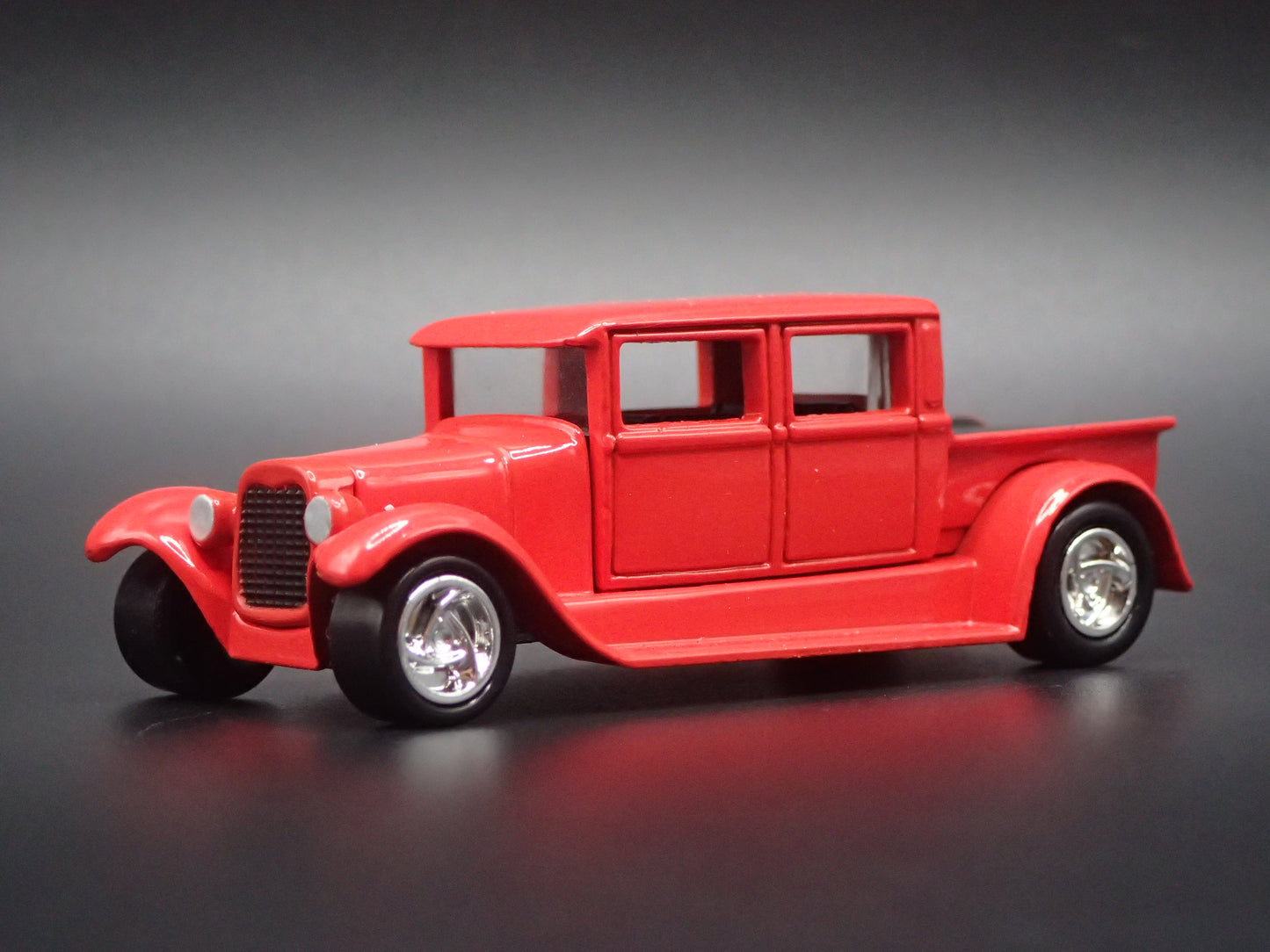 1929 29 FORD CREW CAB PICKUP TRUCK RED 1:64 SCALE DIORAMA DIECAST MODEL CAR