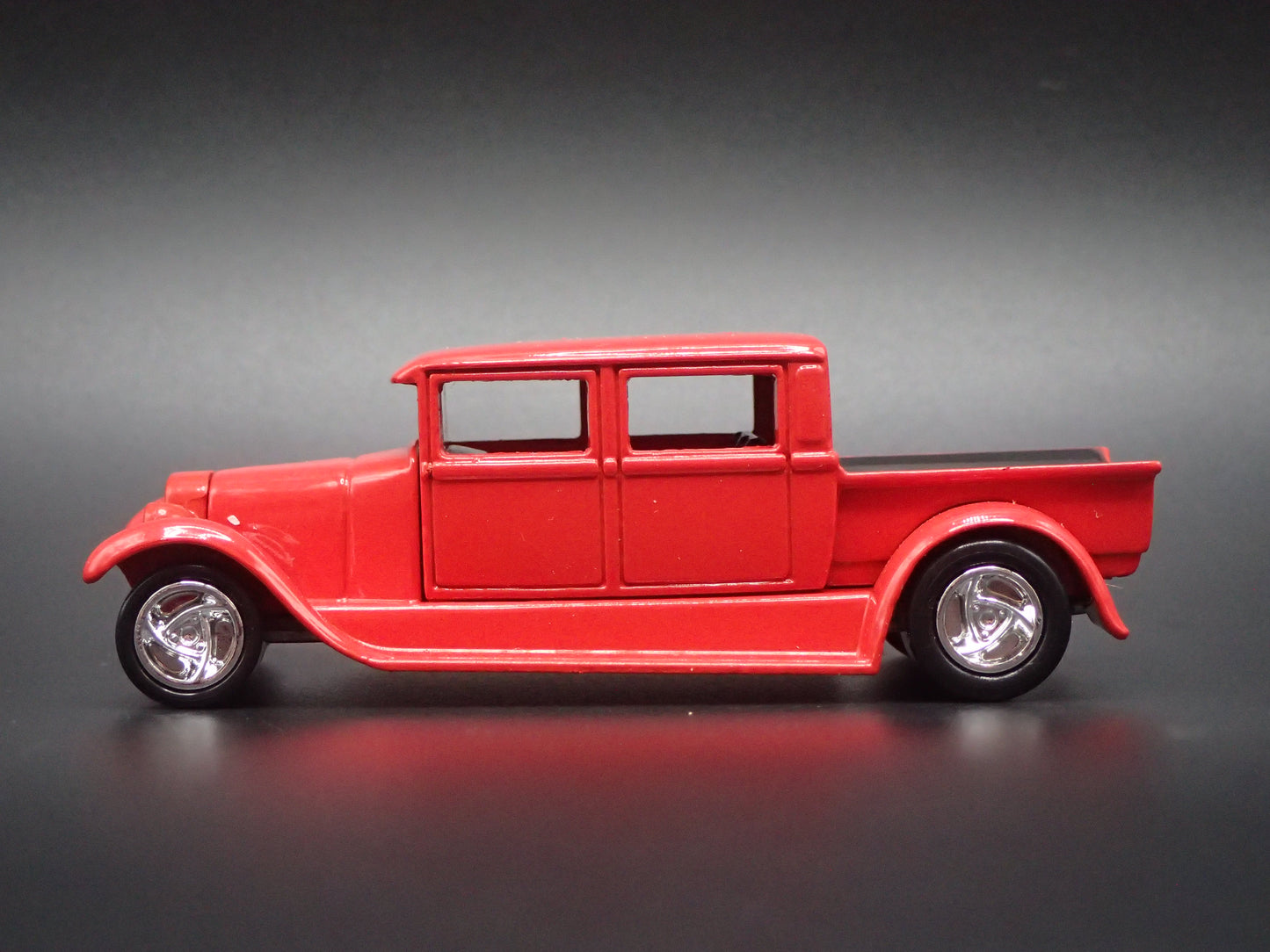 1929 29 FORD CREW CAB PICKUP TRUCK RED 1:64 SCALE DIORAMA DIECAST MODEL CAR