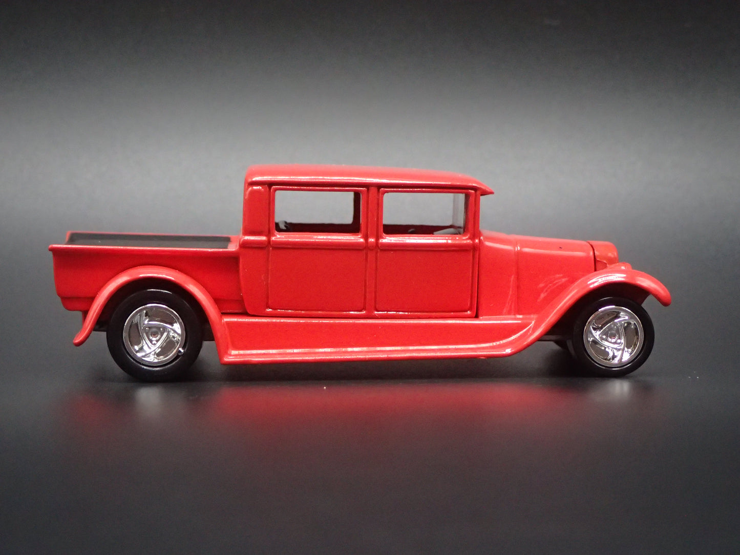 1929 29 FORD CREW CAB PICKUP TRUCK RED 1:64 SCALE DIORAMA DIECAST MODEL CAR