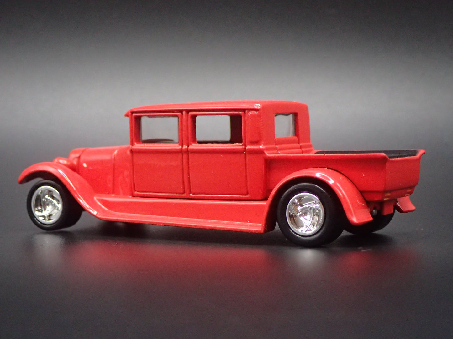 1929 29 FORD CREW CAB PICKUP TRUCK RED 1:64 SCALE DIORAMA DIECAST MODEL CAR