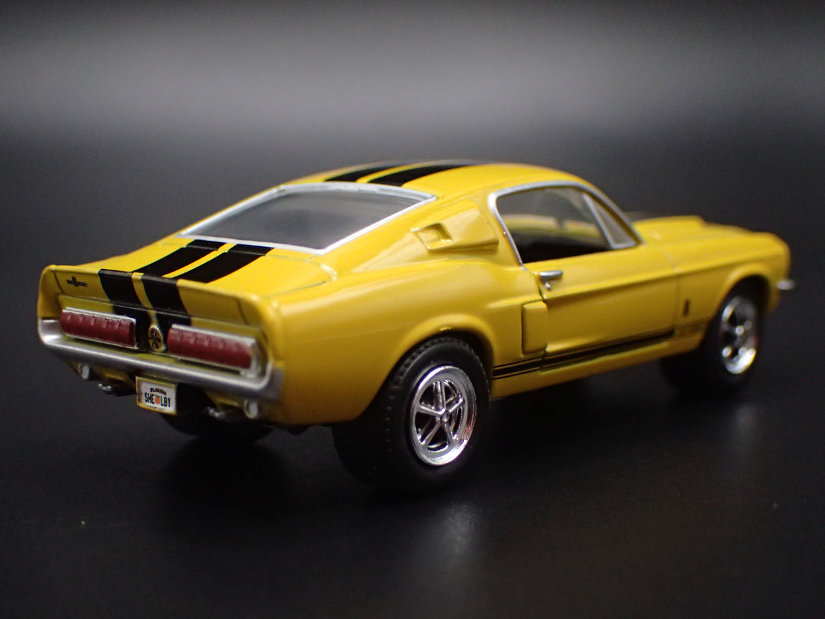 1967 67 FORD MUSTANG SHELBY GT500 FASTBACK 1:64 SCALE DIORAMA DIECAST MODEL CAR