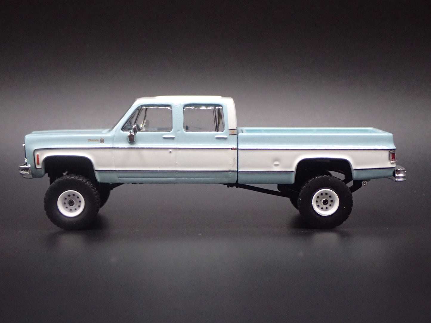 1978 CHEVY CHEVROLET DELUXE K30 SILVERADO CREW CAB 1:64 SCALE DIECAST MODEL CAR