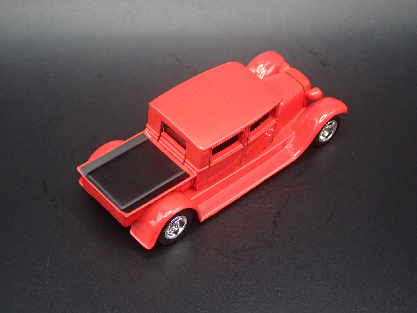1929 29 FORD CREW CAB PICKUP TRUCK RED 1:64 SCALE DIORAMA DIECAST MODEL CAR