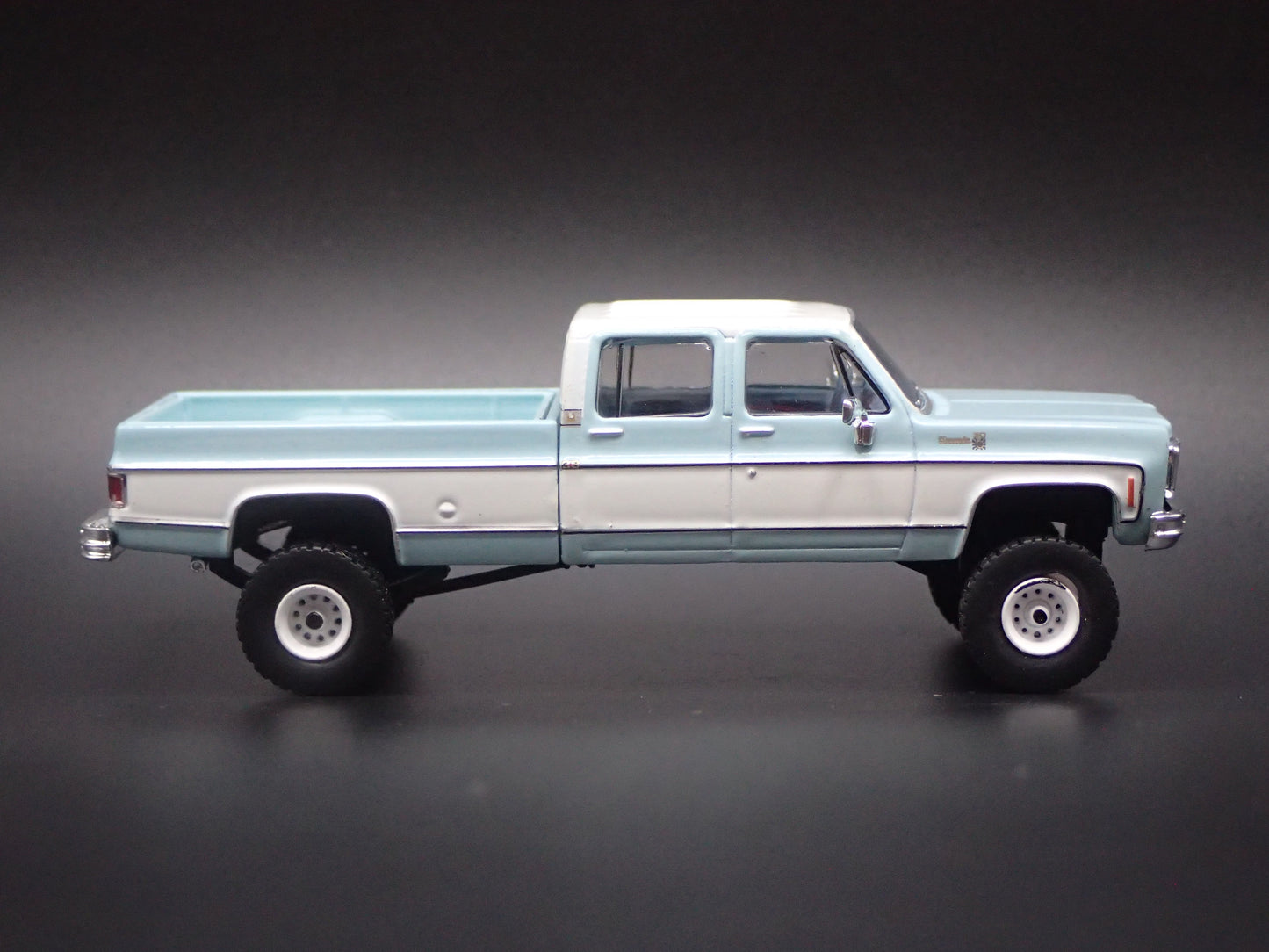 1978 CHEVY CHEVROLET DELUXE K30 SILVERADO CREW CAB 1:64 SCALE DIECAST MODEL CAR