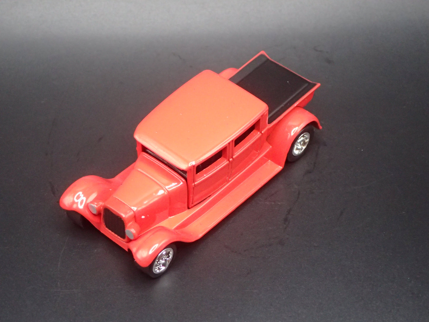 1929 29 FORD CREW CAB PICKUP TRUCK RED 1:64 SCALE DIORAMA DIECAST MODEL CAR