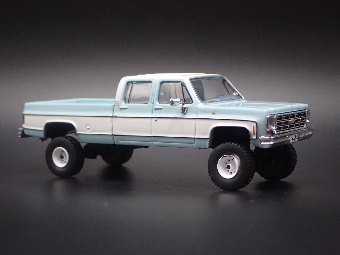 1978 CHEVY CHEVROLET DELUXE K30 SILVERADO CREW CAB 1:64 SCALE DIECAST MODEL CAR