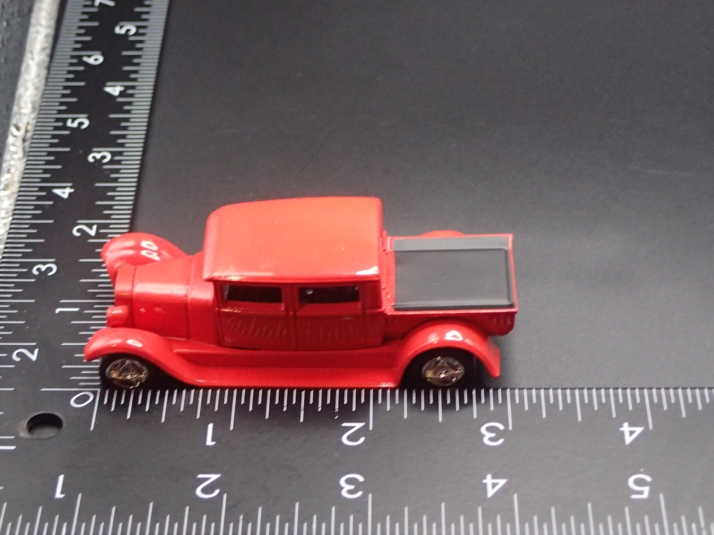 1929 29 FORD CREW CAB PICKUP TRUCK RED 1:64 SCALE DIORAMA DIECAST MODEL CAR