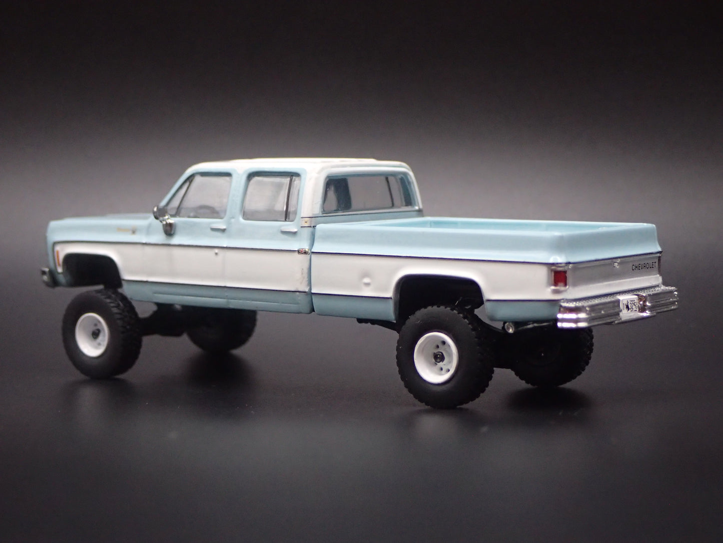 1978 CHEVY CHEVROLET DELUXE K30 SILVERADO CREW CAB 1:64 SCALE DIECAST MODEL CAR