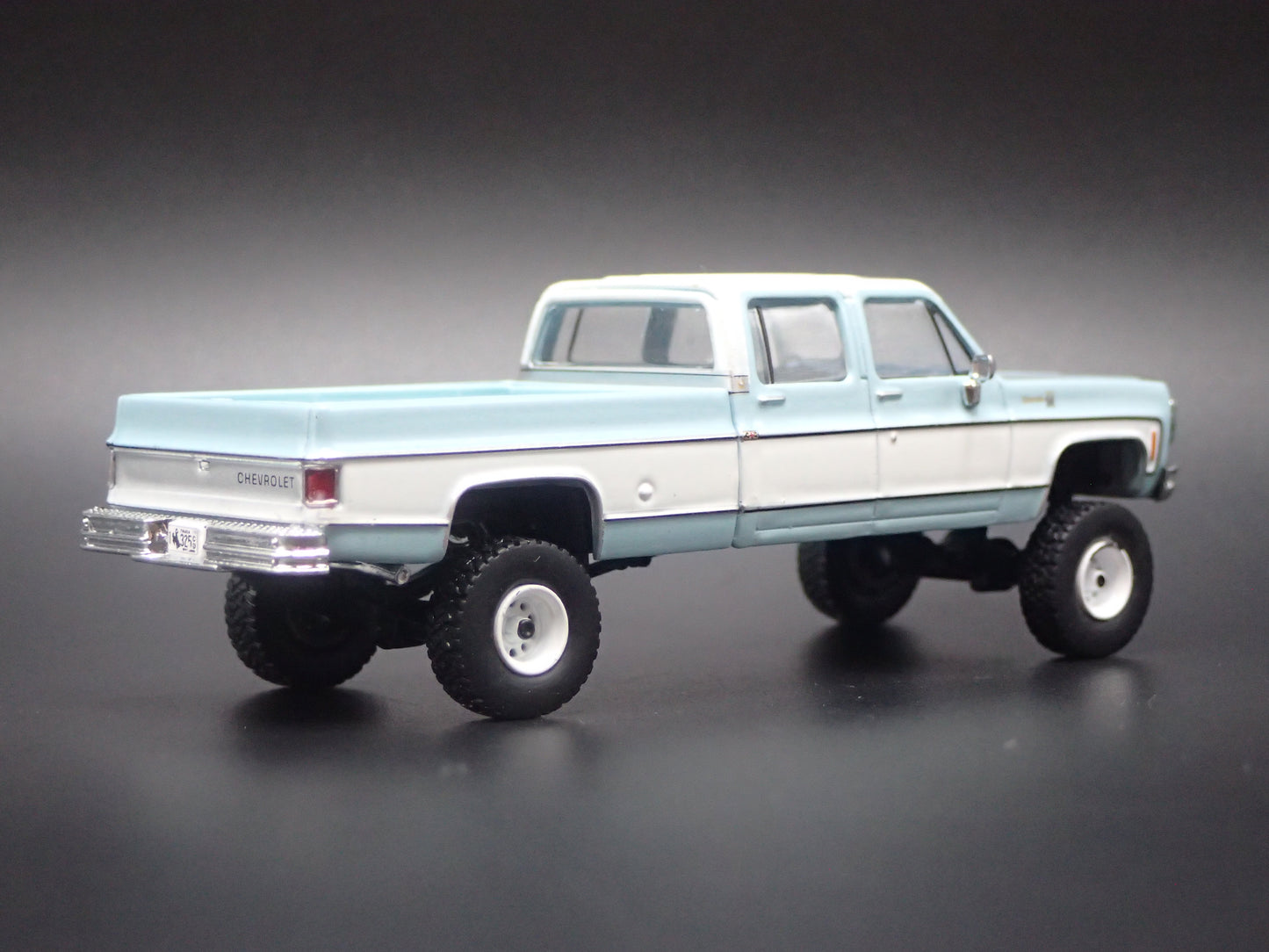 1978 CHEVY CHEVROLET DELUXE K30 SILVERADO CREW CAB 1:64 SCALE DIECAST MODEL CAR