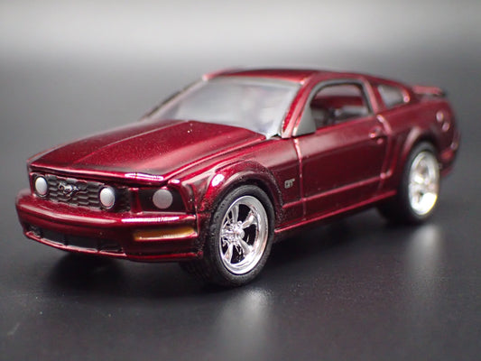 2005-2009 FORD MUSTANG GT RARE 1:64 SCALE COLLECTIBLE DIORAMA DIECAST MODEL CAR-Burning Rubber Toy Company