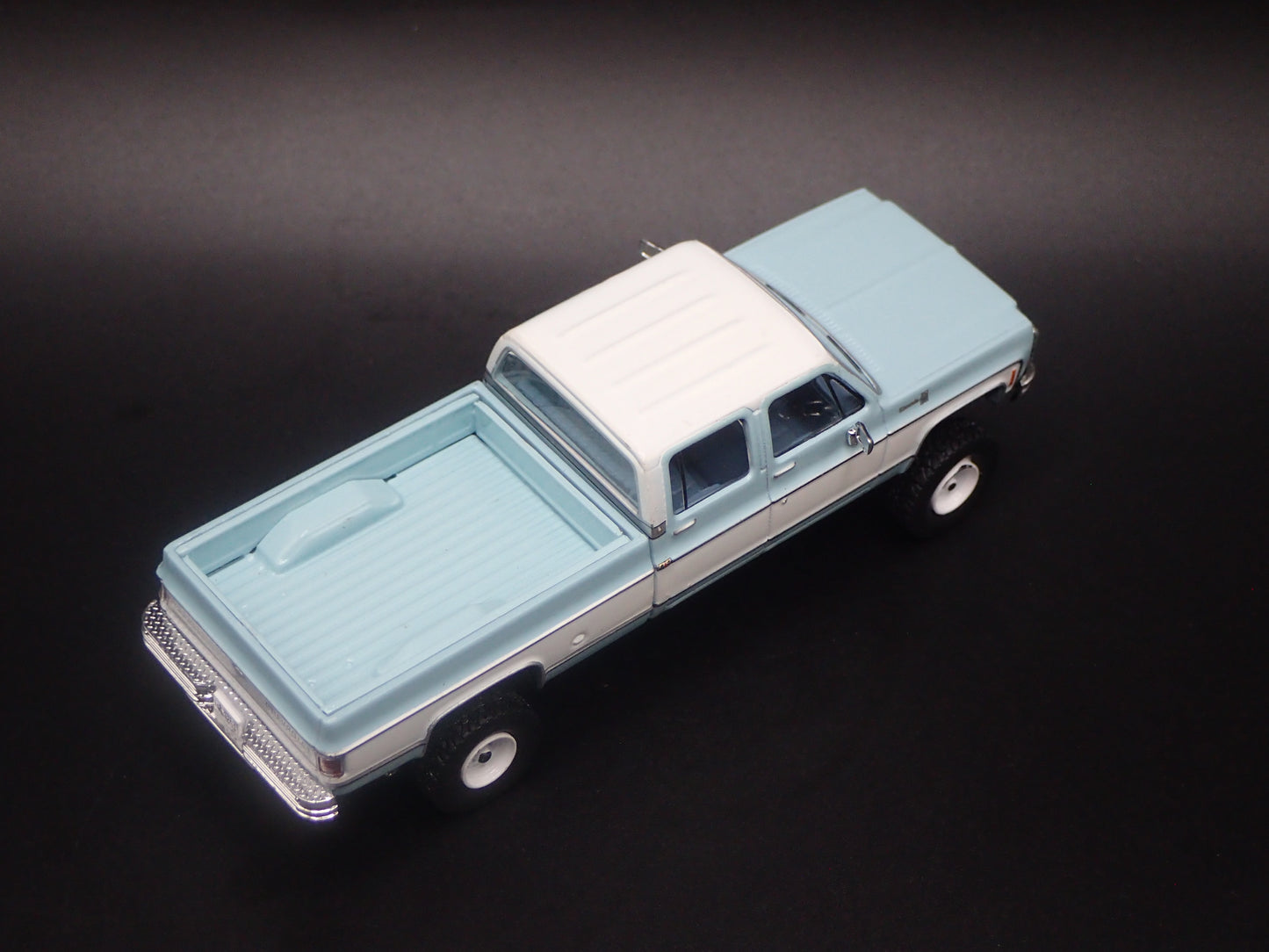 1978 CHEVY CHEVROLET DELUXE K30 SILVERADO CREW CAB 1:64 SCALE DIECAST MODEL CAR