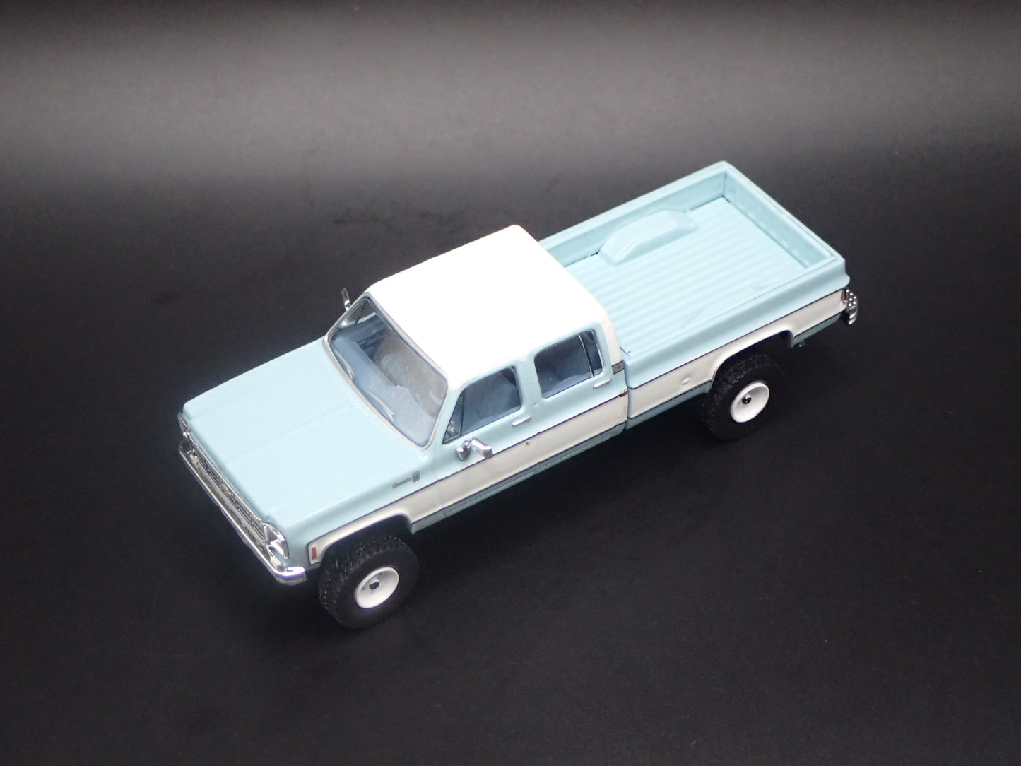 1978 CHEVY CHEVROLET DELUXE K30 SILVERADO CREW CAB 1:64 SCALE DIECAST MODEL CAR