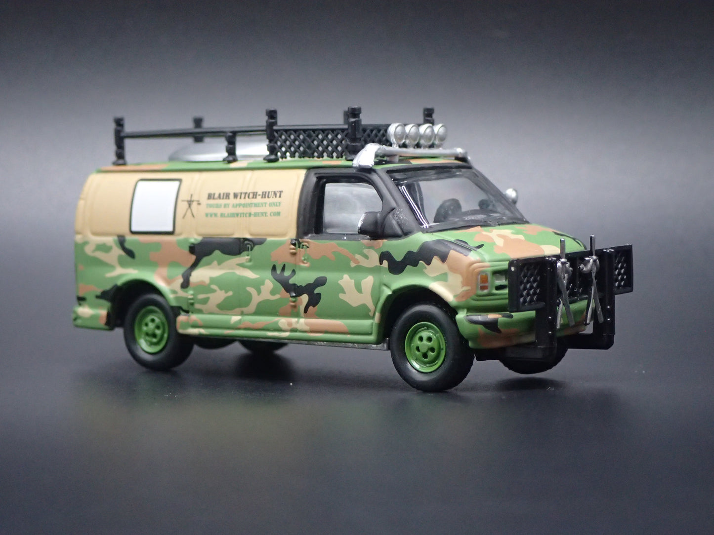 2000 00 GMC 2500 VAN BLAIR WITCH 1:64 SCALE COLLECTIBLE DIECAST MODEL CAR