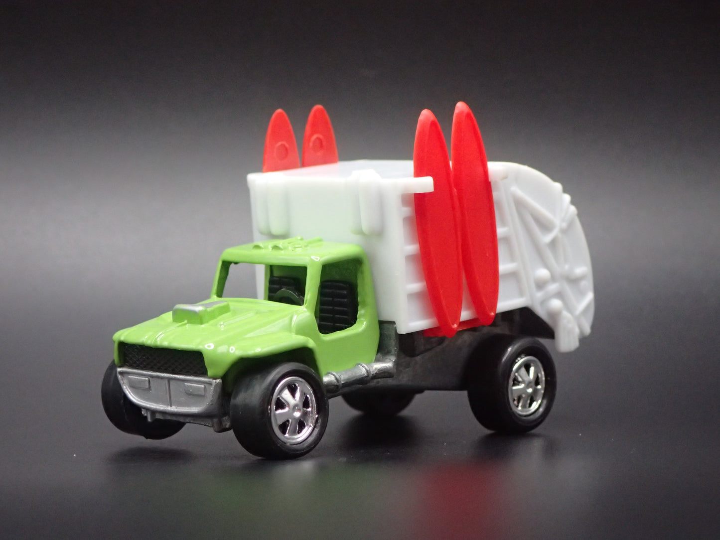 GARBAGE TRUCK TOM DANIELS CUSTOM GREEN 1:64 SCALE DIORAMA DIECAST MODEL CAR