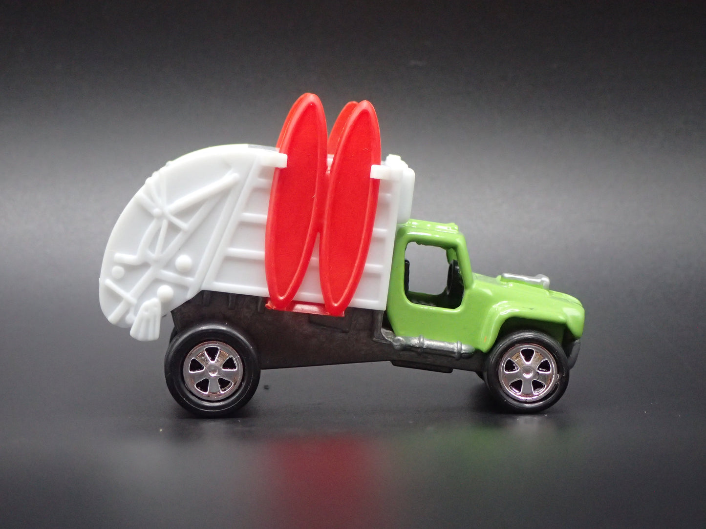 GARBAGE TRUCK TOM DANIELS CUSTOM GREEN 1:64 SCALE DIORAMA DIECAST MODEL CAR