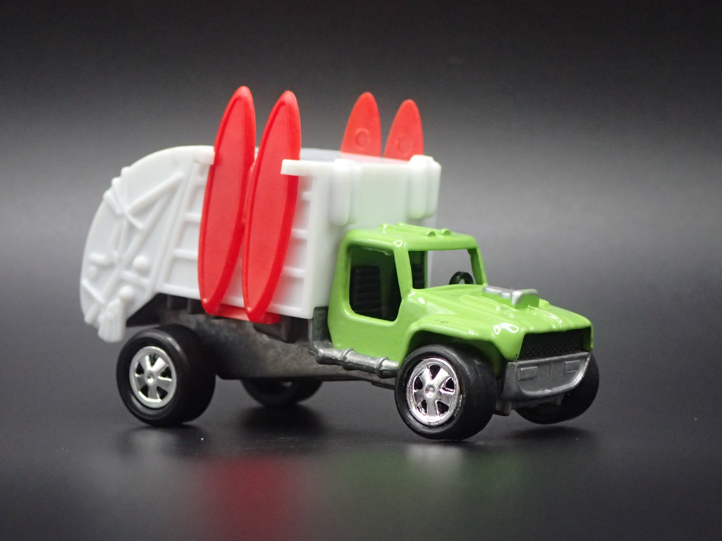 GARBAGE TRUCK TOM DANIELS CUSTOM GREEN 1:64 SCALE DIORAMA DIECAST MODEL CAR