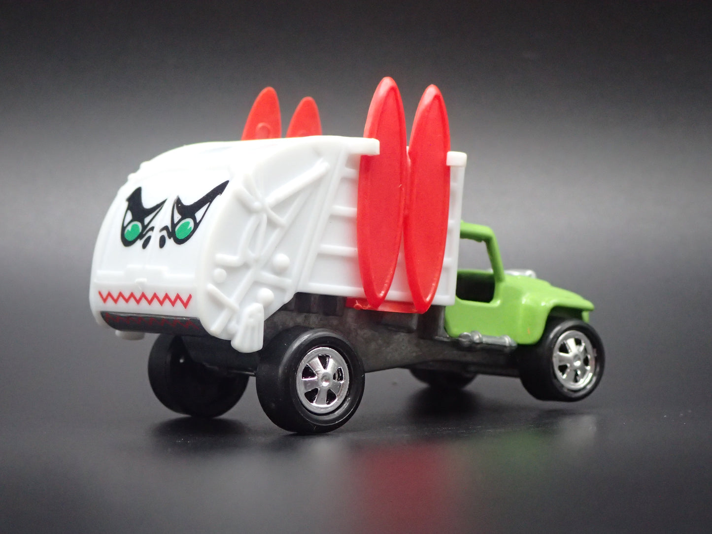 GARBAGE TRUCK TOM DANIELS CUSTOM GREEN 1:64 SCALE DIORAMA DIECAST MODEL CAR