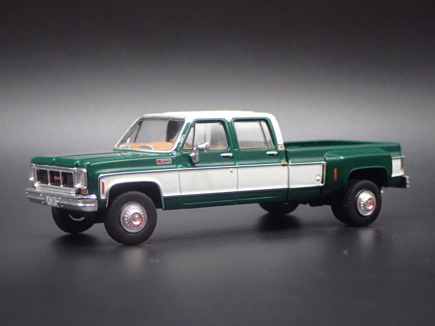 1973 73 GMC SIERRA GRANDE 3500 CREW CAB TRUCK SQUAREBODY 1/64 SCALE DIECAST CAR