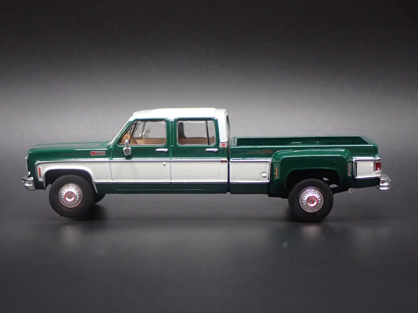 1973 73 GMC SIERRA GRANDE 3500 CREW CAB TRUCK SQUAREBODY 1/64 SCALE DIECAST CAR