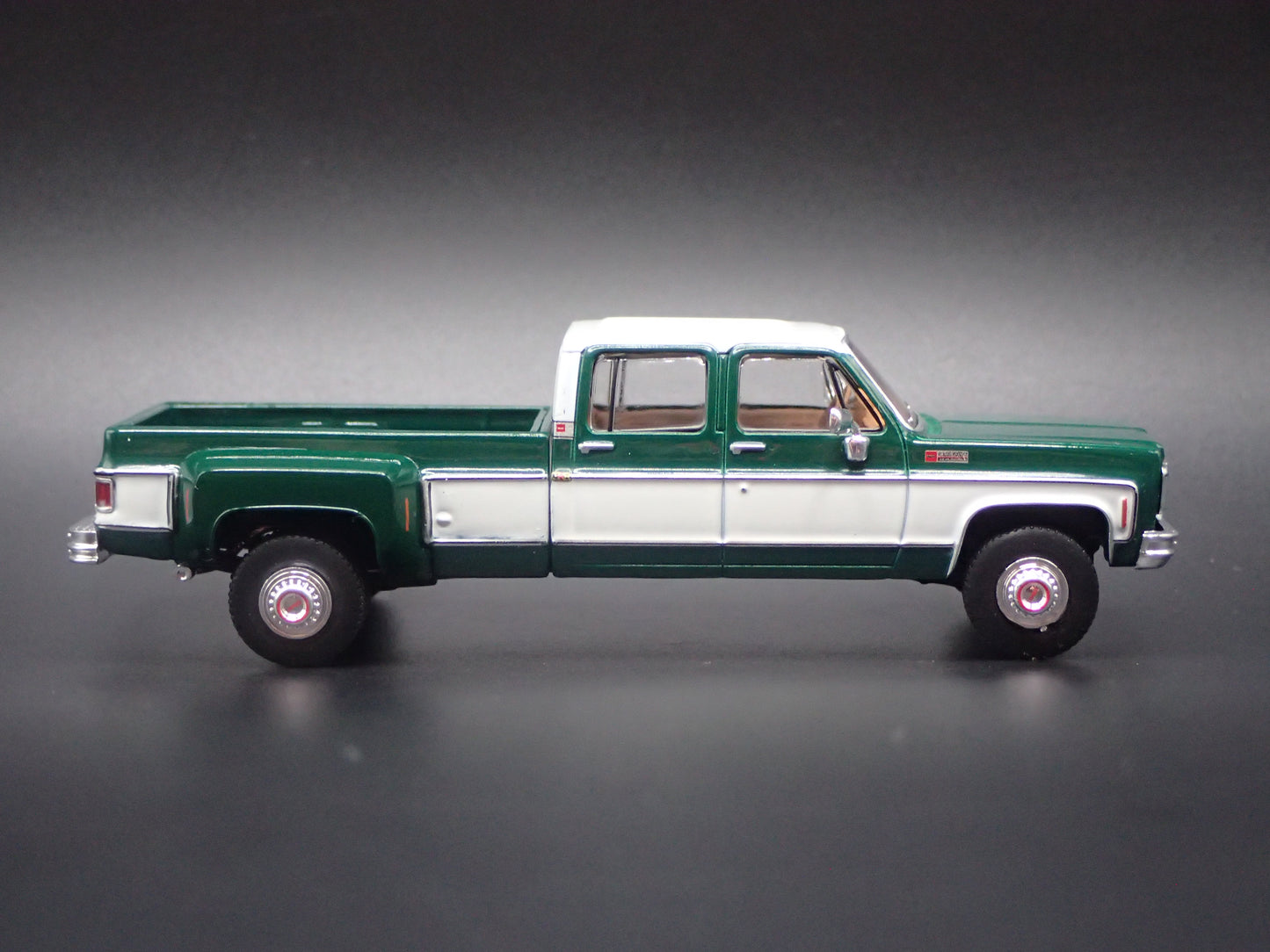 1973 73 GMC SIERRA GRANDE 3500 CREW CAB TRUCK SQUAREBODY 1/64 SCALE DIECAST CAR