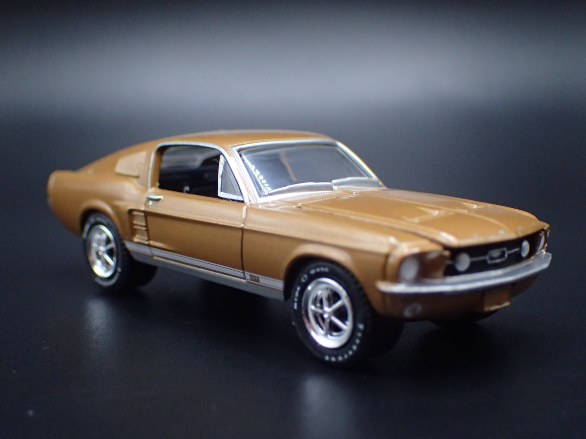 1967 67 FORD MUSTANG GT FASTBACK GOLD 1:64 SCALE DIORAMA DIECAST MODEL CAR