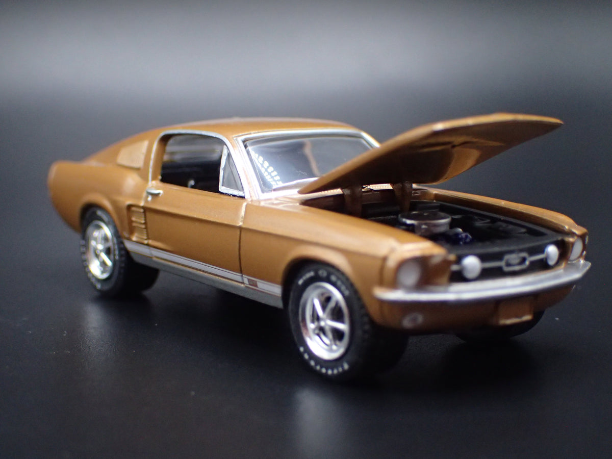 1967 67 FORD MUSTANG GT FASTBACK GOLD 1:64 SCALE DIORAMA DIECAST MODEL CAR