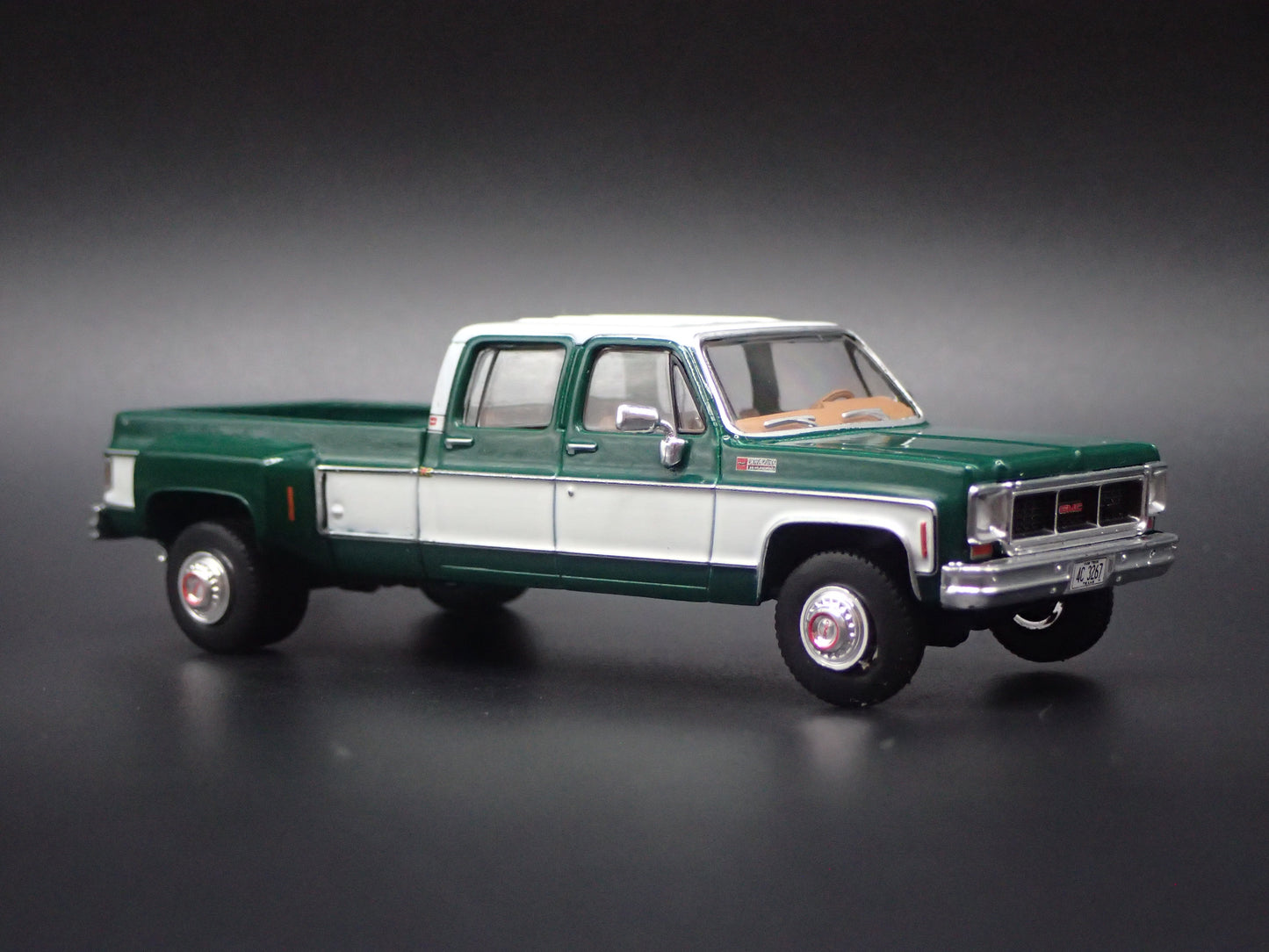 1973 73 GMC SIERRA GRANDE 3500 CREW CAB TRUCK SQUAREBODY 1/64 SCALE DIECAST CAR